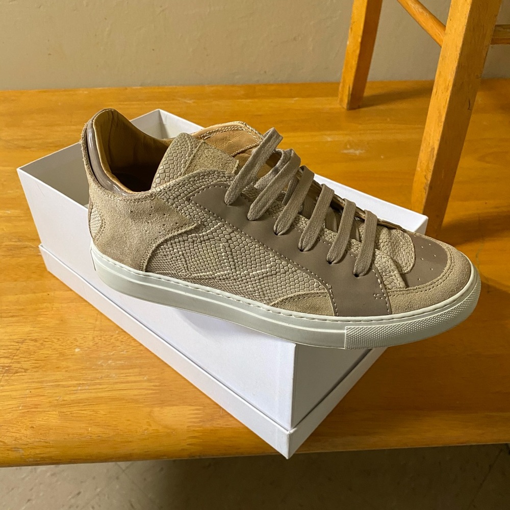 Woman sneakers